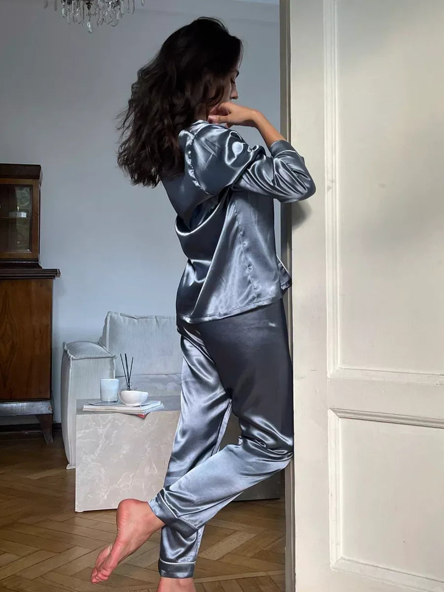 Pyjama Long en Satin & Passepoil Contrastant - Céleste