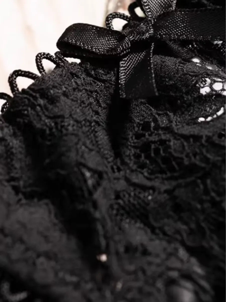 String Vaëlya — Satin Noir & Dentelle Frangée